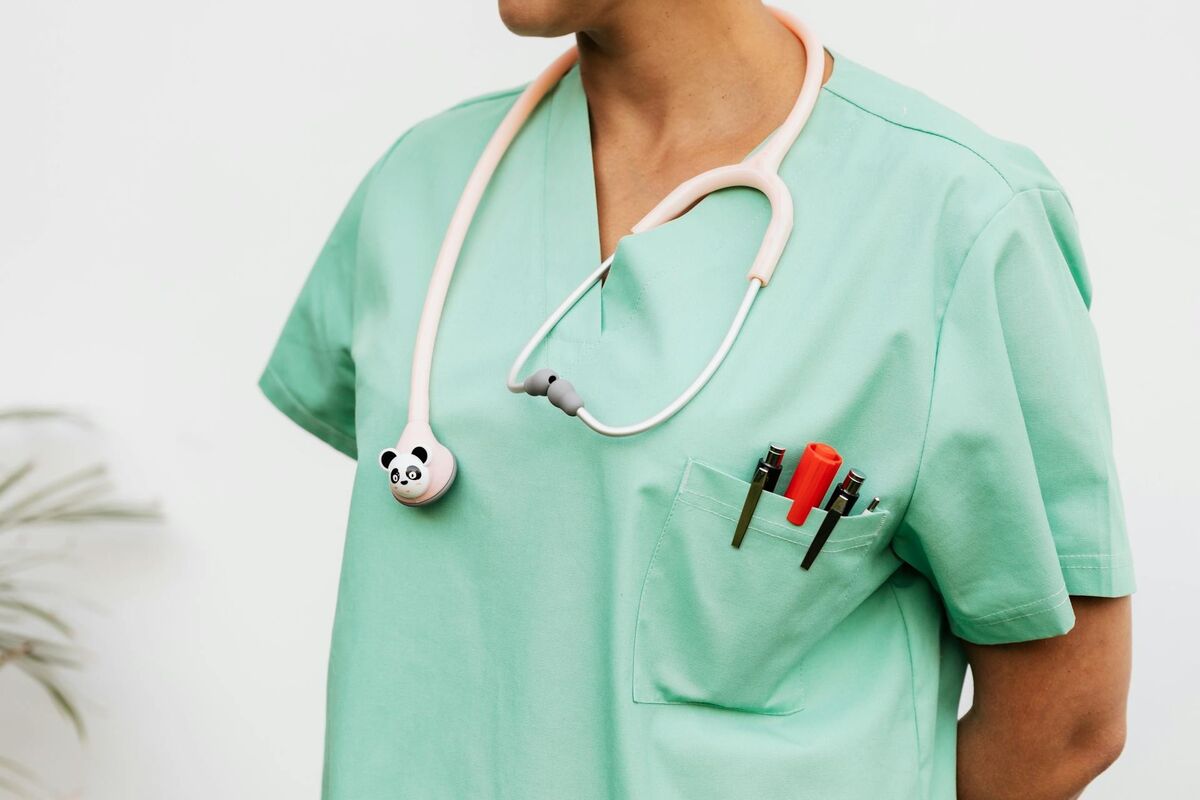 Proveedor ropa sanitaria personalizada para clínicas hospitales y centros médicos